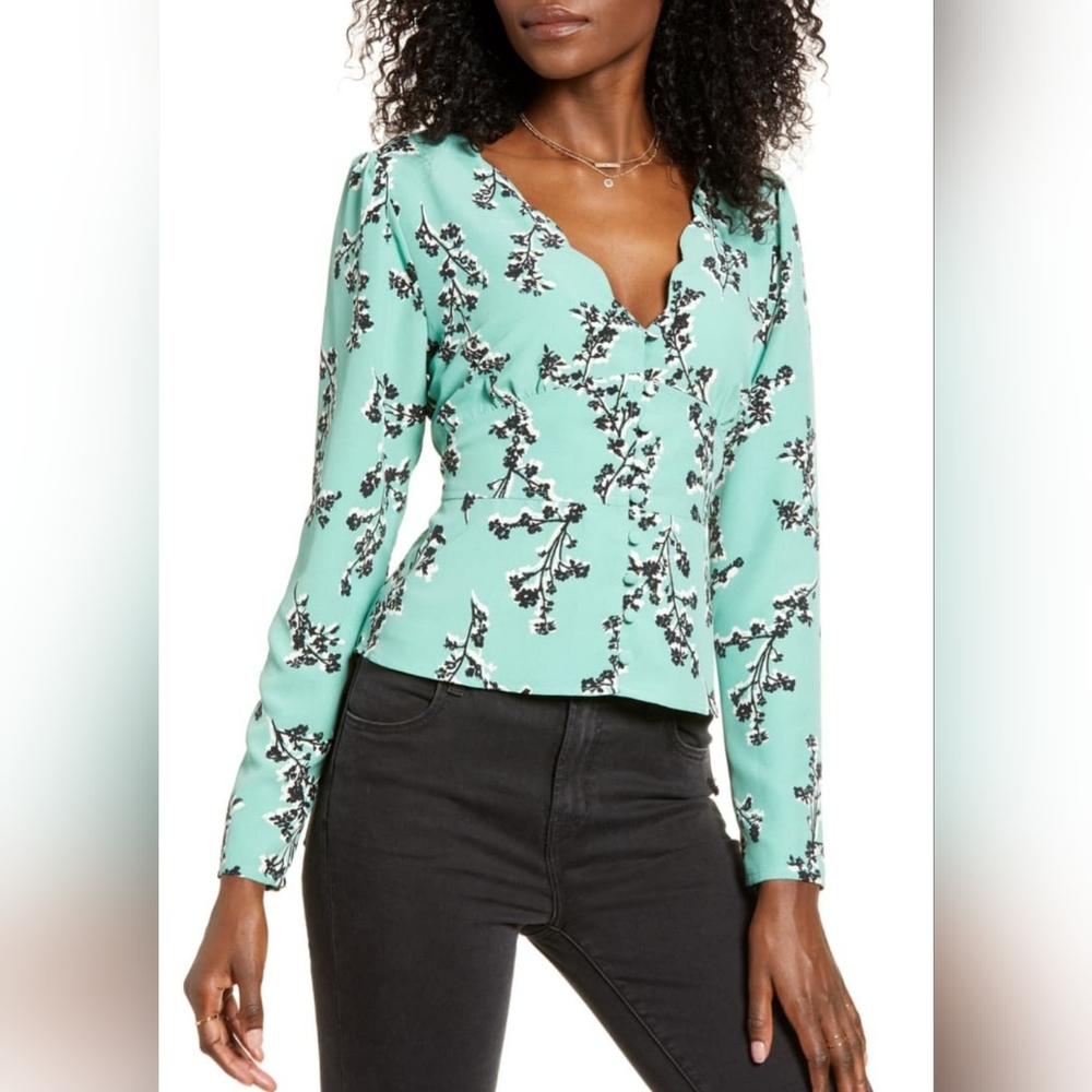 NWT Nordstrom Leith Floral Scalloped V-neck Blouse